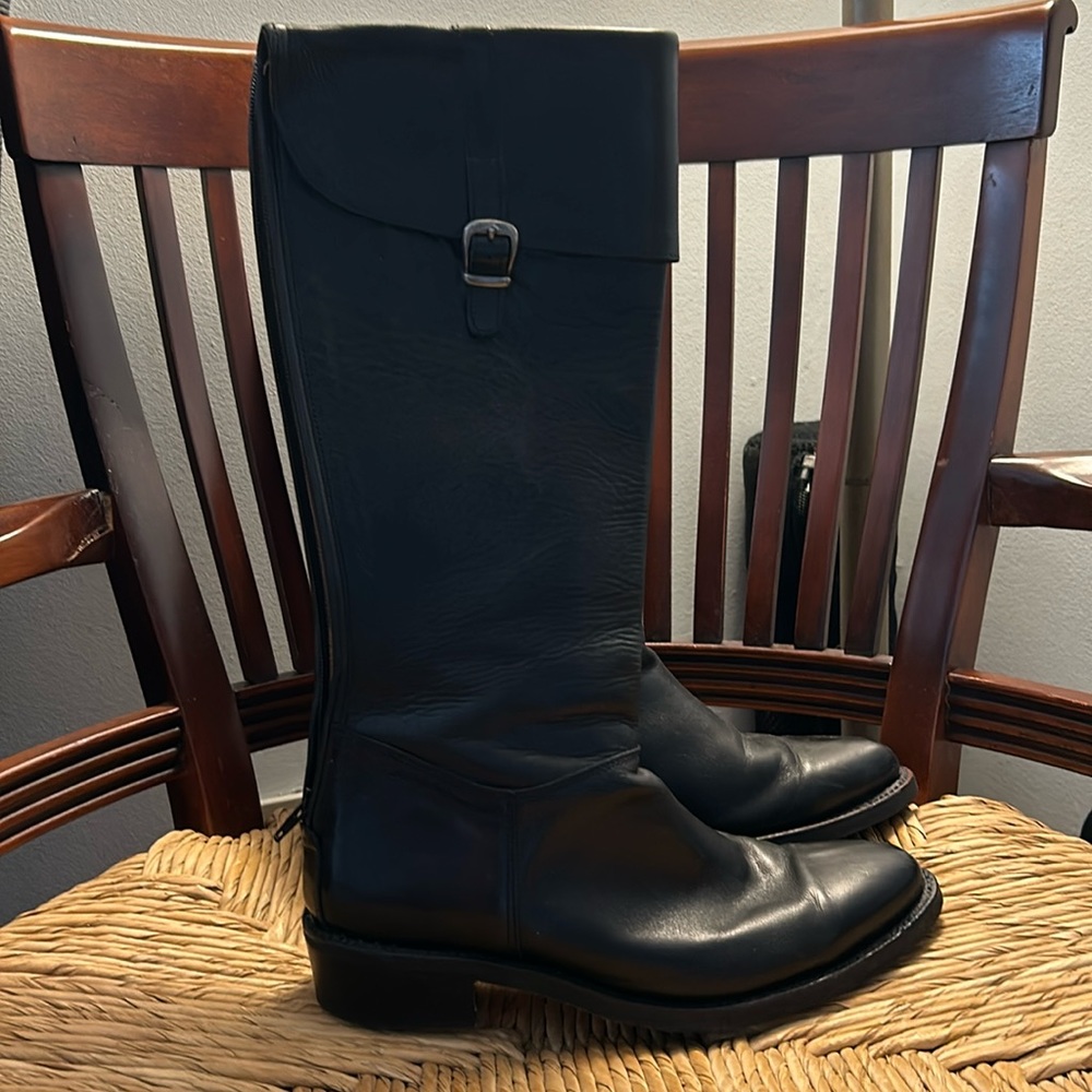 *SOLD* Vintage tall leather riding boots. Size 40/9.